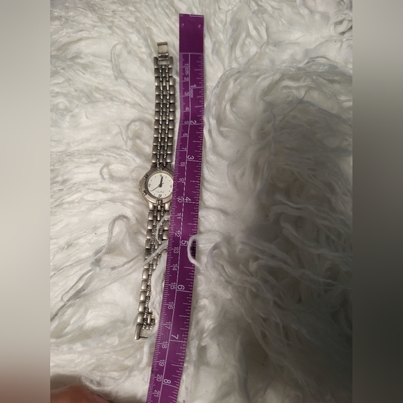 Vintage Gucci Two Tone Woman’s Watch - Picture 8 of 9